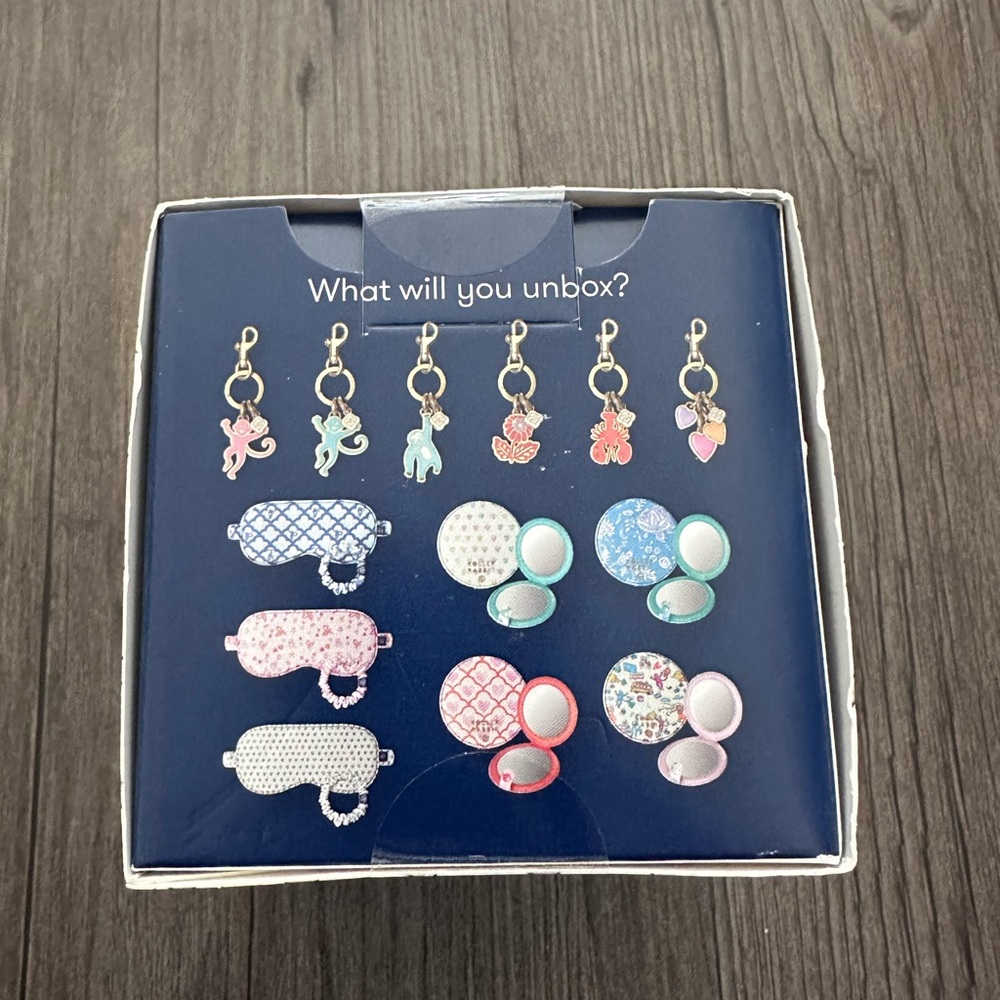 💜🧡🩷💛 Sealed/Unopened Store Exclusive Mystery Box - ROLLER RABBIT x TARGET - Picture 5 of 6